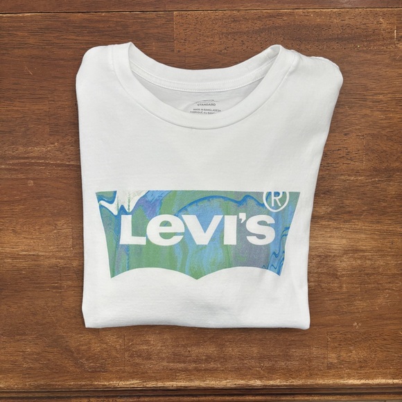 Levi’s Graphic Tee - Picture 3 of 7